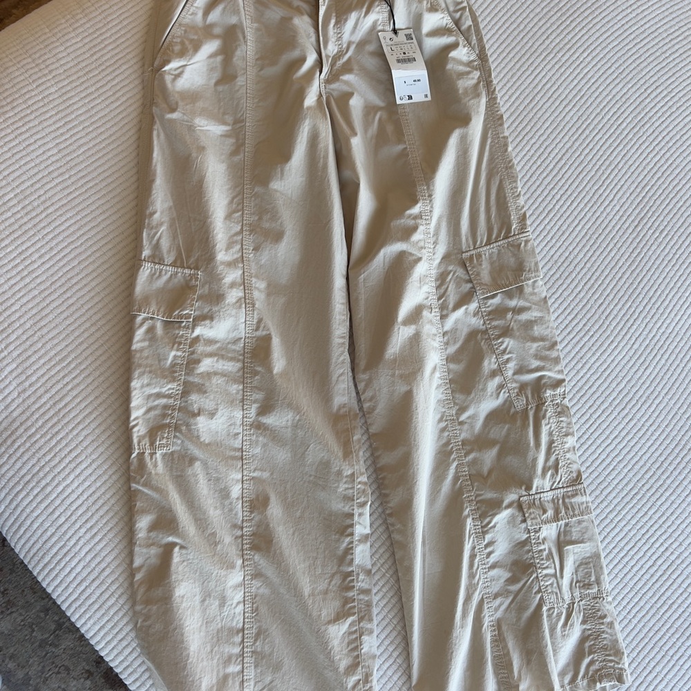 Zara Women’s Light Tan Cargo Pants